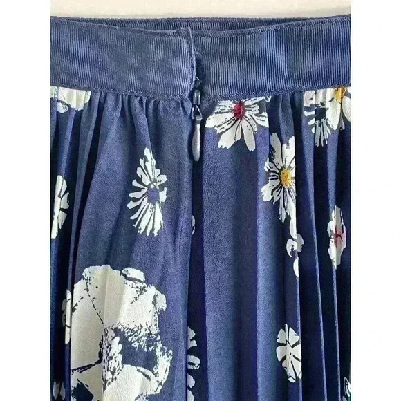 Jason Wu for Target Size 2 Navy Blue White Floral Pleated Skirt Cute Summer Fun - Picture 4 of 8